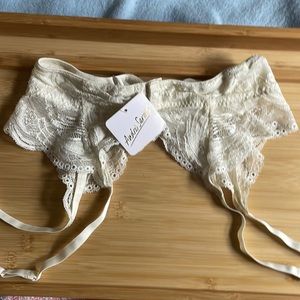 NWT Andre’ Sarda’ lace garter